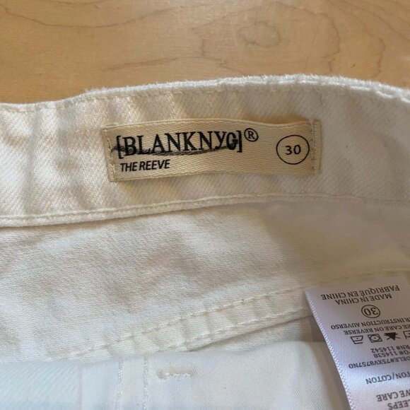 Blank NYC BNWOT Womens cut off white jean shorts distressed "the reeve" - Picture 4 of 9